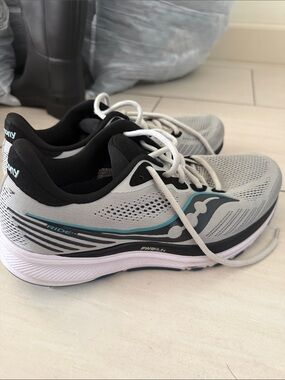 Saucony men’s Gray & Teal Running Sneakers